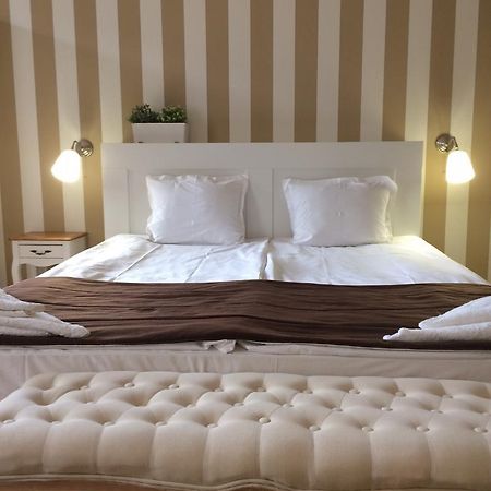 Art Hotel Warna Exterior foto