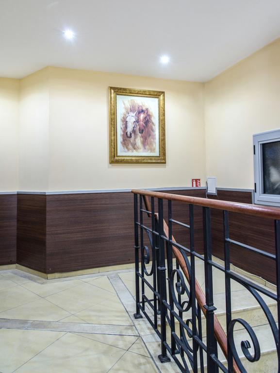 Art Hotel Warna Exterior foto