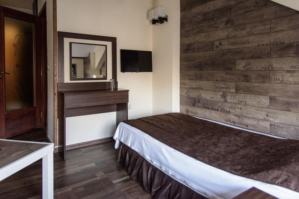 Art Hotel Warna Exterior foto