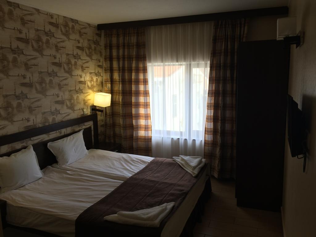 Art Hotel Warna Exterior foto